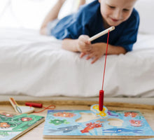 Load image into Gallery viewer, Melissa & Doug Fishing Magnetic Puzzle Game