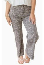 Load image into Gallery viewer, Simply Southern Denim Leopard Pants