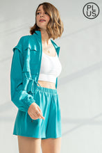 Load image into Gallery viewer, PLUS SIZE CRINKLE WOVEN CROPPED JACKET BY RAE MODE
