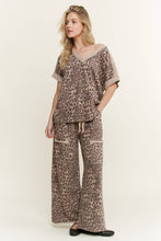 Load image into Gallery viewer, Animal Leopard Wide Leg Pants - Mocha
