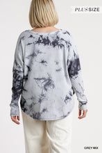 Load image into Gallery viewer, Umgee Plus Size Tie Dye Round Hem Top
