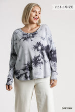 Load image into Gallery viewer, Umgee Plus Size Tie Dye Round Hem Top
