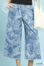 Load image into Gallery viewer, Umgee Stone Wash Floral Print Denim Cropped Pant
