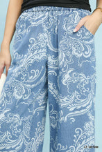 Load image into Gallery viewer, Umgee Stone Wash Floral Print Denim Cropped Pant
