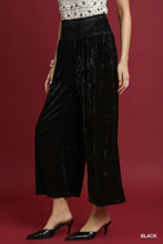 Load image into Gallery viewer, Umgee Smocked Waistband Black Velvet Pant
