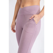 Load image into Gallery viewer, Rae Mode V WAIST FLARED YOGA PANTS WITH POCKETS
