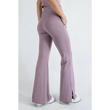 Load image into Gallery viewer, Rae Mode V WAIST FLARED YOGA PANTS WITH POCKETS
