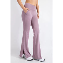 Load image into Gallery viewer, Rae Mode V WAIST FLARED YOGA PANTS WITH POCKETS
