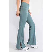 Load image into Gallery viewer, Rae Mode V WAIST FLARED YOGA PANTS WITH POCKETS
