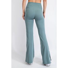 Load image into Gallery viewer, Rae Mode V WAIST FLARED YOGA PANTS WITH POCKETS
