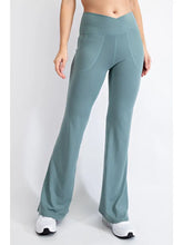 Load image into Gallery viewer, Rae Mode V WAIST FLARED YOGA PANTS WITH POCKETS
