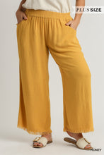 Load image into Gallery viewer, Umgee Linen Blend-Wide Leg Pant with Elastic Waist, Pockets, and Frayed Hem
