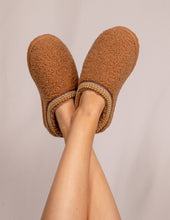 Load image into Gallery viewer, Simply Southern Slip-On Sherpa Brown
