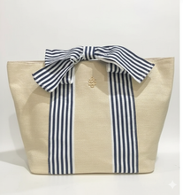 Load image into Gallery viewer, Simply Southern Bag Tote - Navy Bow Derby Cream
