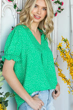 Load image into Gallery viewer, Kelly Green Knit V Neck Blouse
